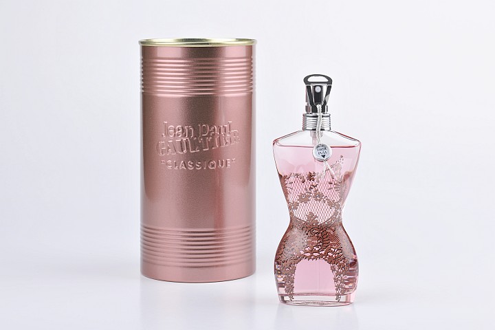 Tabletop Produktfotografie Parfum Flacon neben Umverpackung