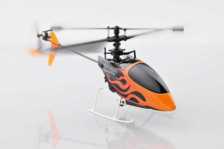 Werbefotografie startender RC-Hubschrauber