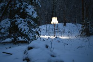 Stehlampe im Schnee
